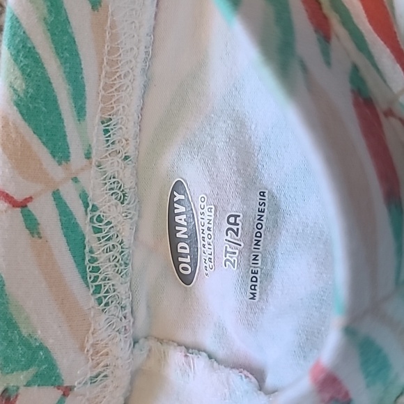 10 for $25 - Old Navy Girls 2T Green Leaves Capri - Picture 2 of 2